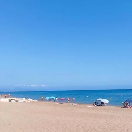 Pie De Playa En Y Con Piscina Апартаменты